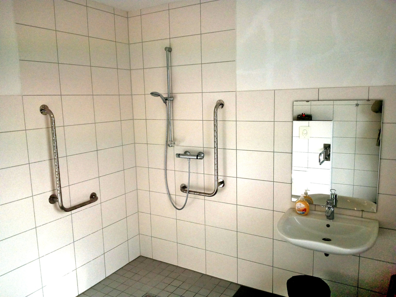 dusche für menschen mit handicap